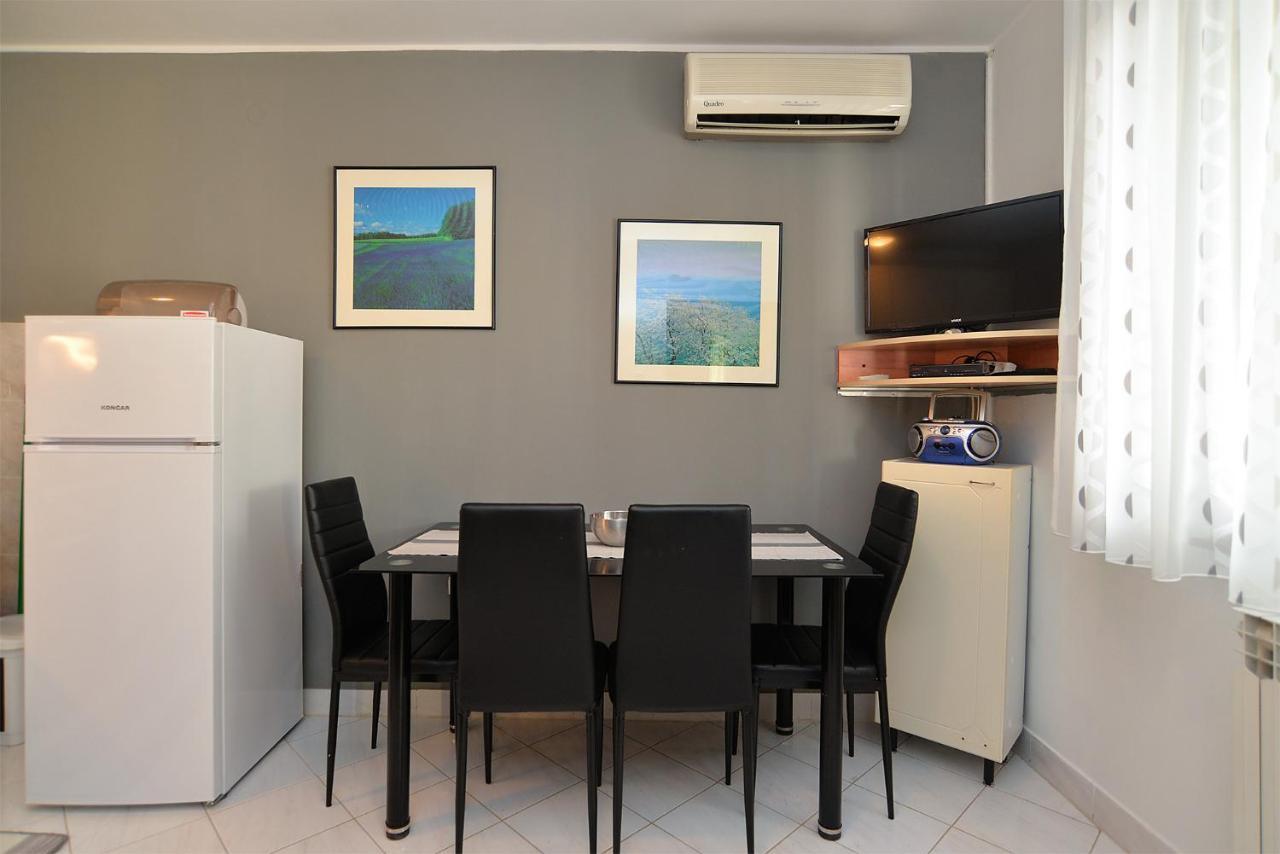 Apartment Mario 2060 Pula Exterior photo